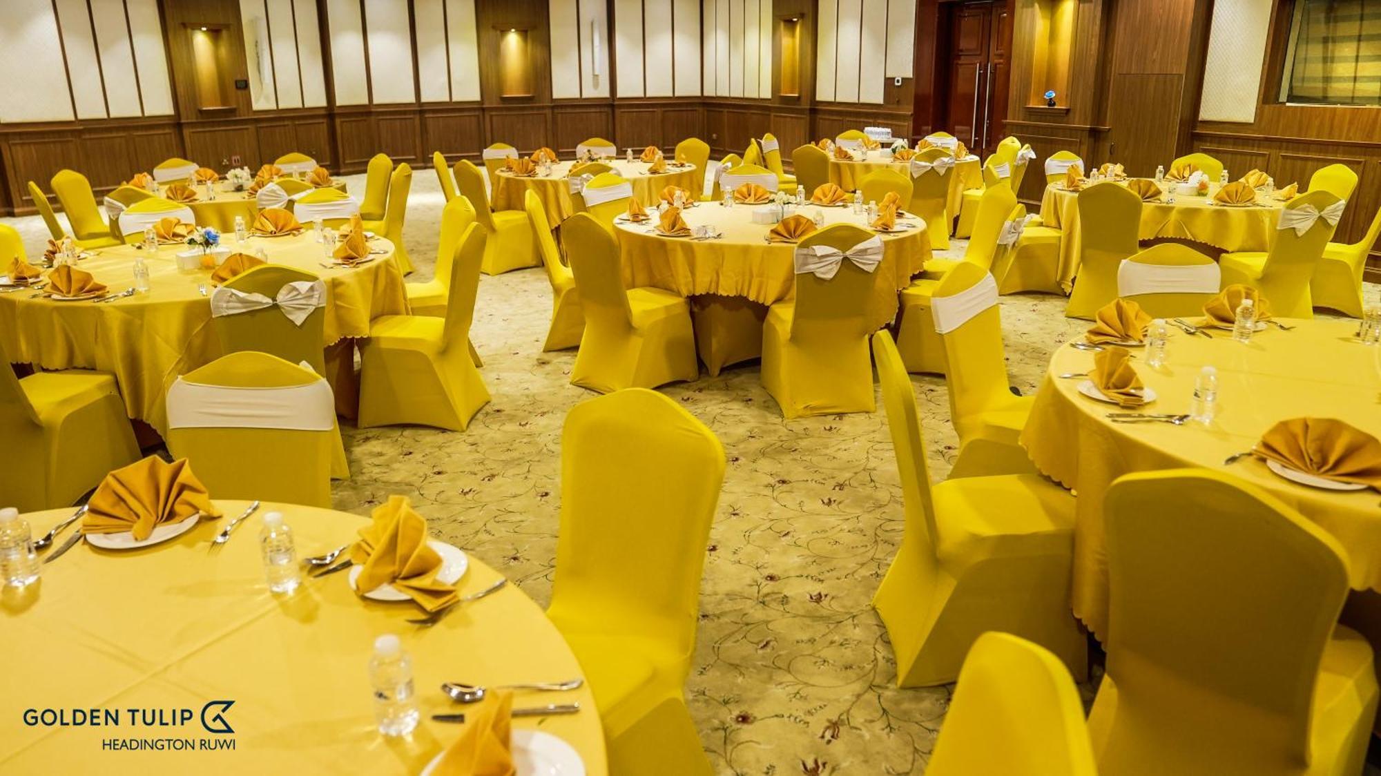 Golden Tulip Headington Hotel Muscat Exterior foto