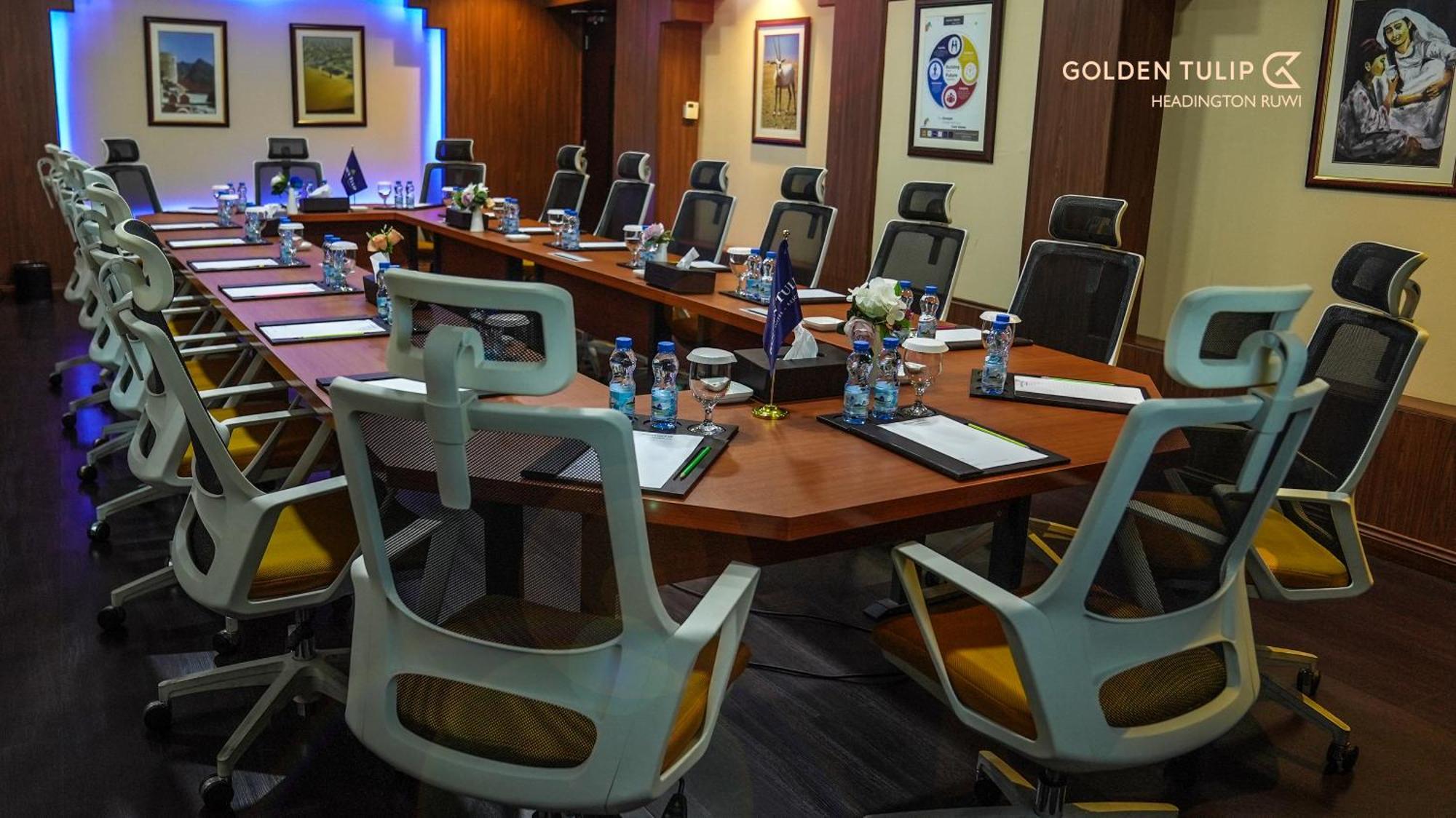 Golden Tulip Headington Hotel Muscat Exterior foto