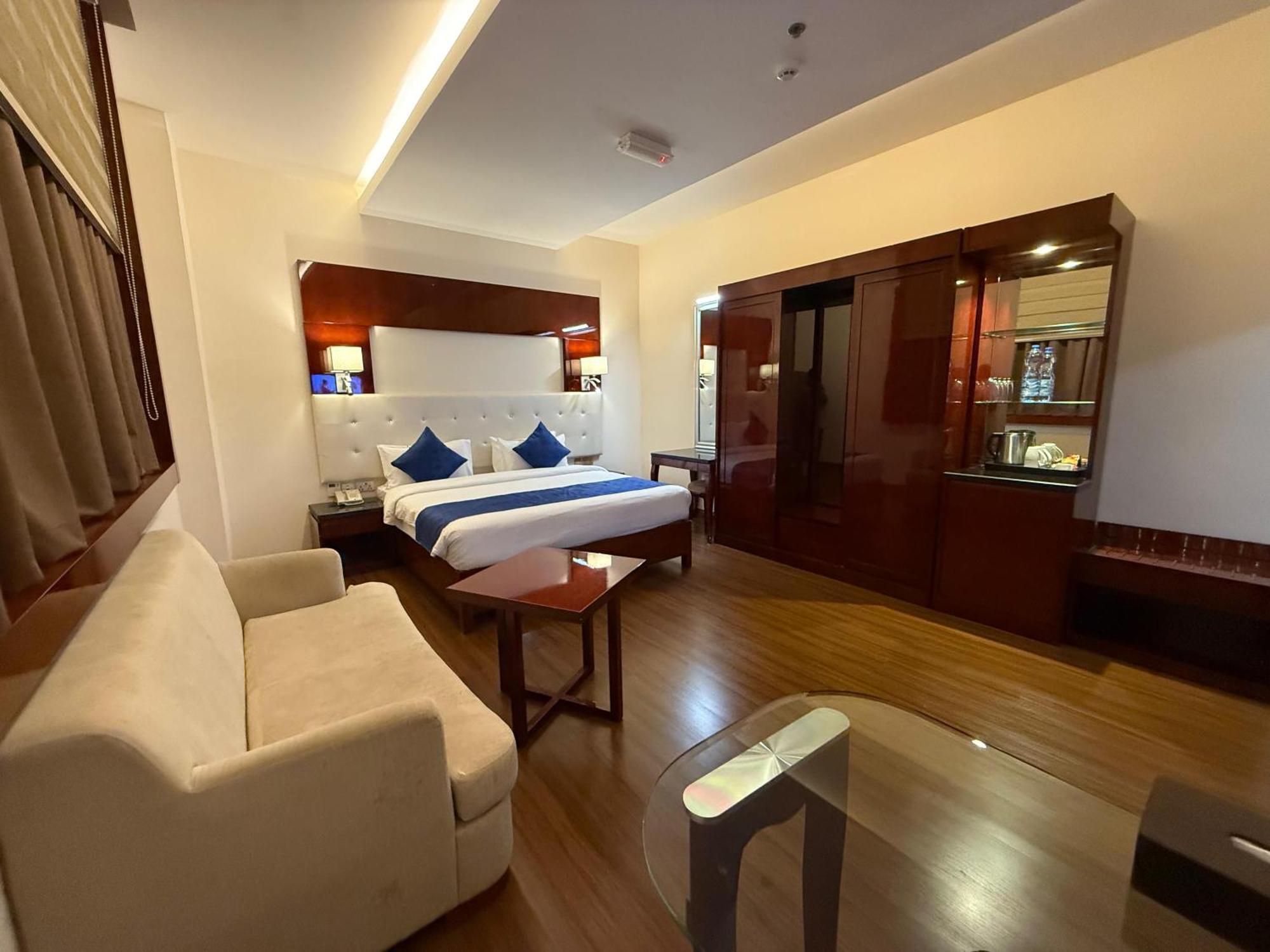 Golden Tulip Headington Hotel Muscat Exterior foto