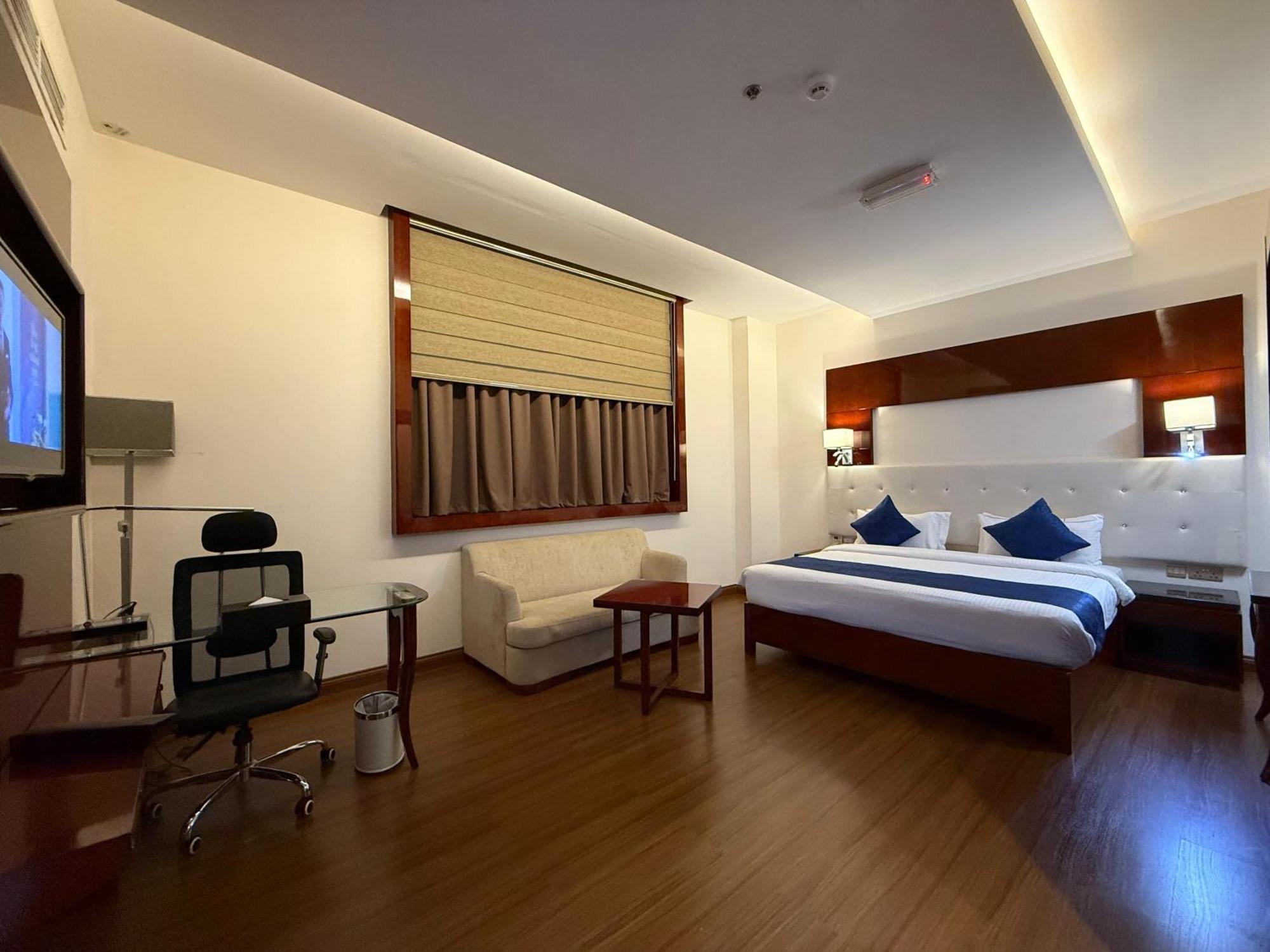 Golden Tulip Headington Hotel Muscat Exterior foto