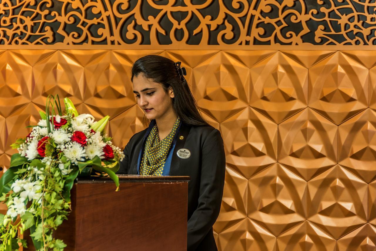 Golden Tulip Headington Hotel Muscat Exterior foto