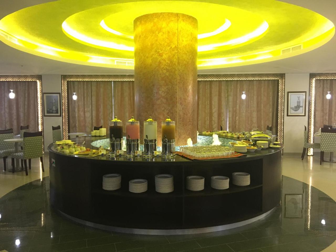 Golden Tulip Headington Hotel Muscat Exterior foto